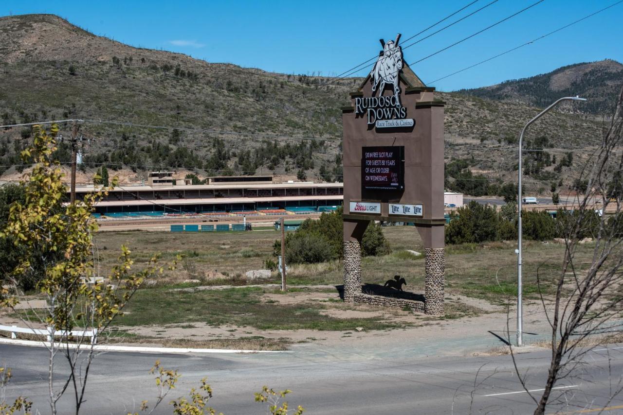 Apache Village Cabinette 13, Queen Bed, Midtown, Sleeps 2 Ruidoso Exterior photo