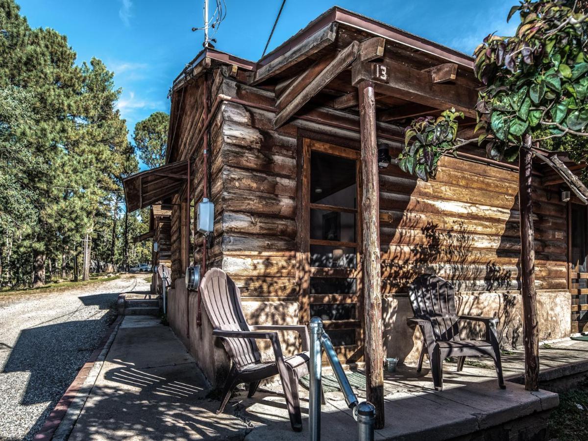 Apache Village Cabinette 13, Queen Bed, Midtown, Sleeps 2 Ruidoso Exterior photo