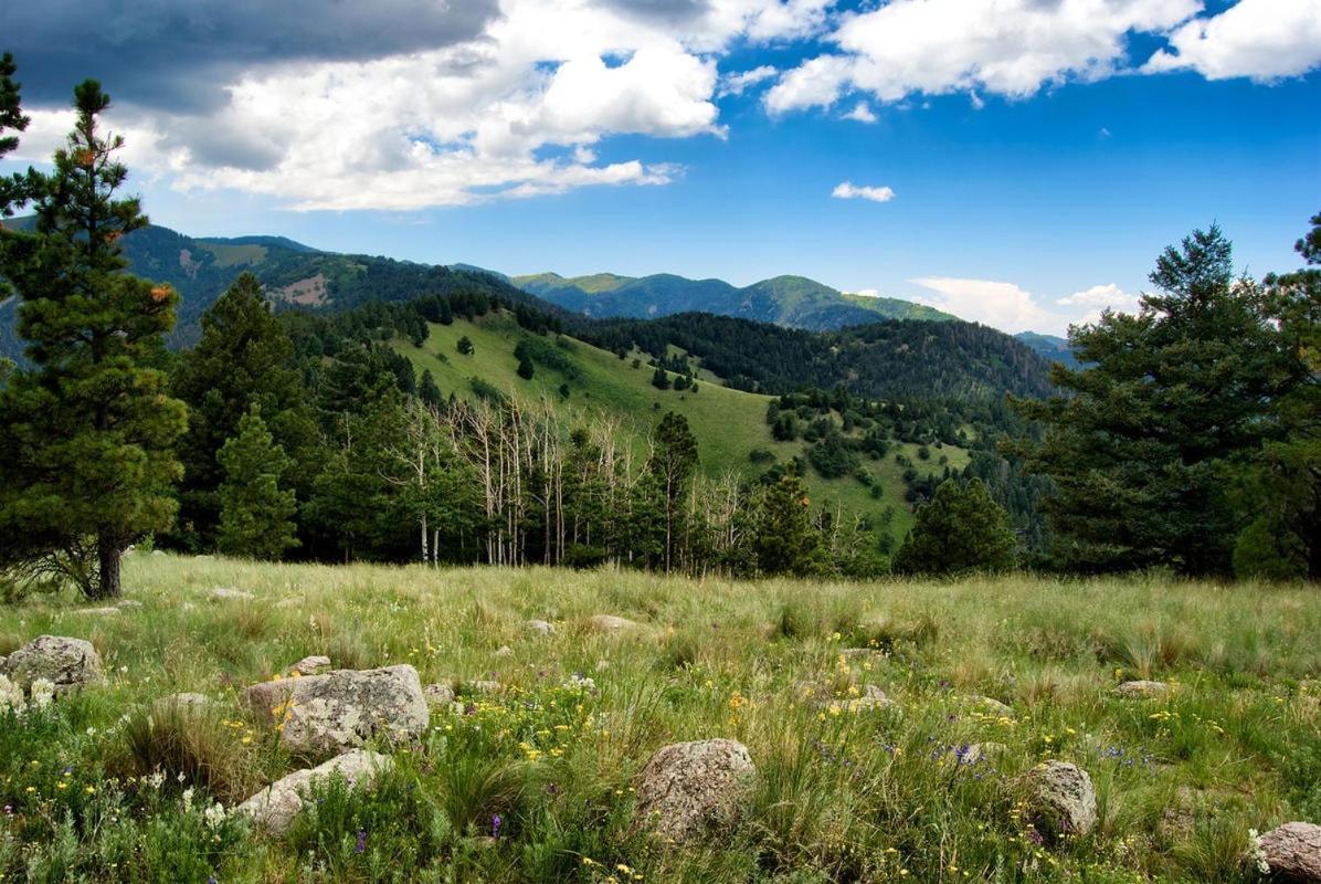 Apache Village Cabinette 13, Queen Bed, Midtown, Sleeps 2 Ruidoso Exterior photo